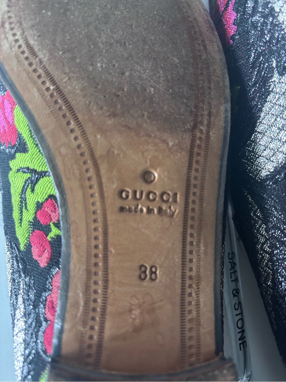 Gucci Embroidered Black Loafers with Pink Floral Design - Picture 5 of 5